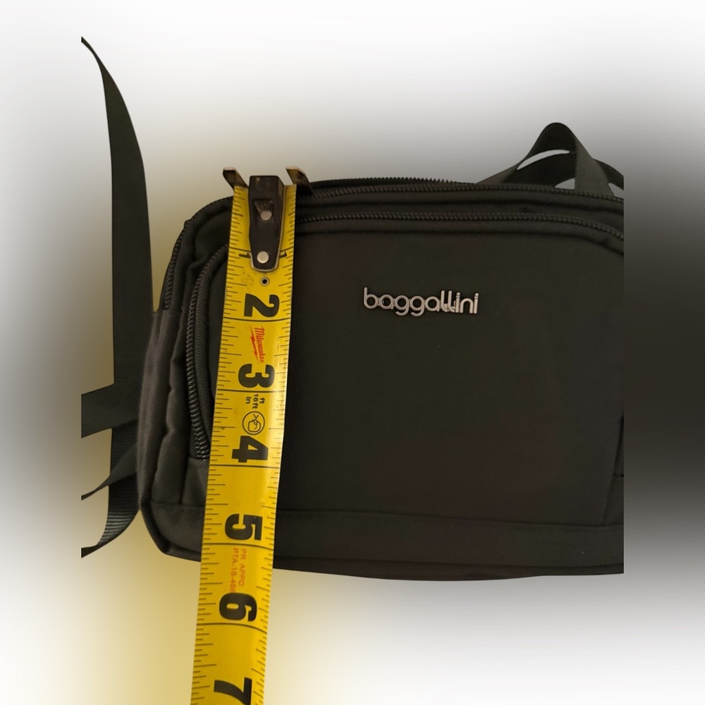 baggallini Gray Crossbody Bag – RFID Organizer - Picture 4 of 5